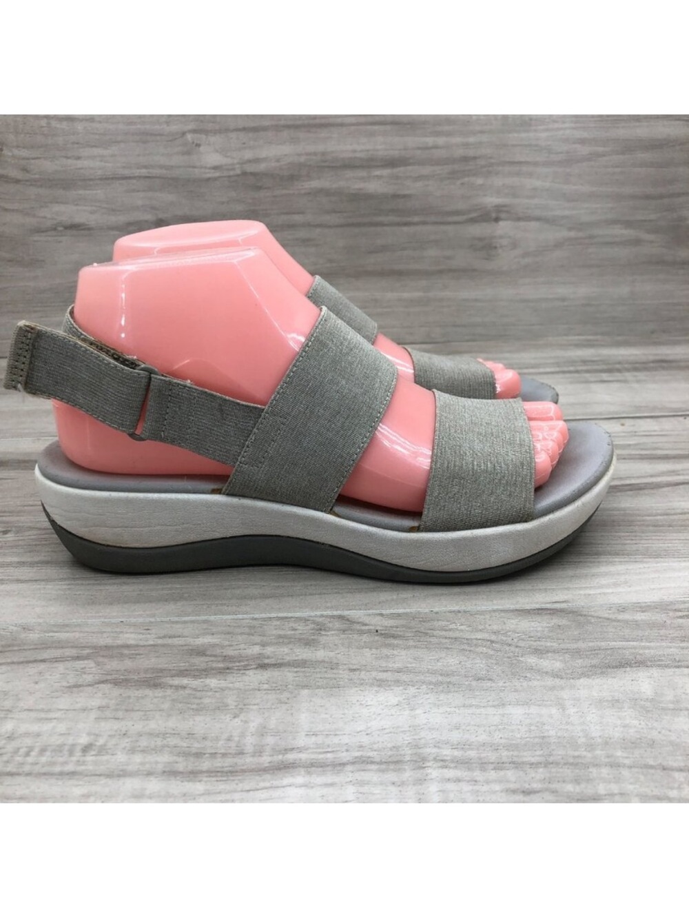 Clarks Cloudsteppers Sandals Womens 7 Gray Hook and Loop Slingback Comfort Shoes